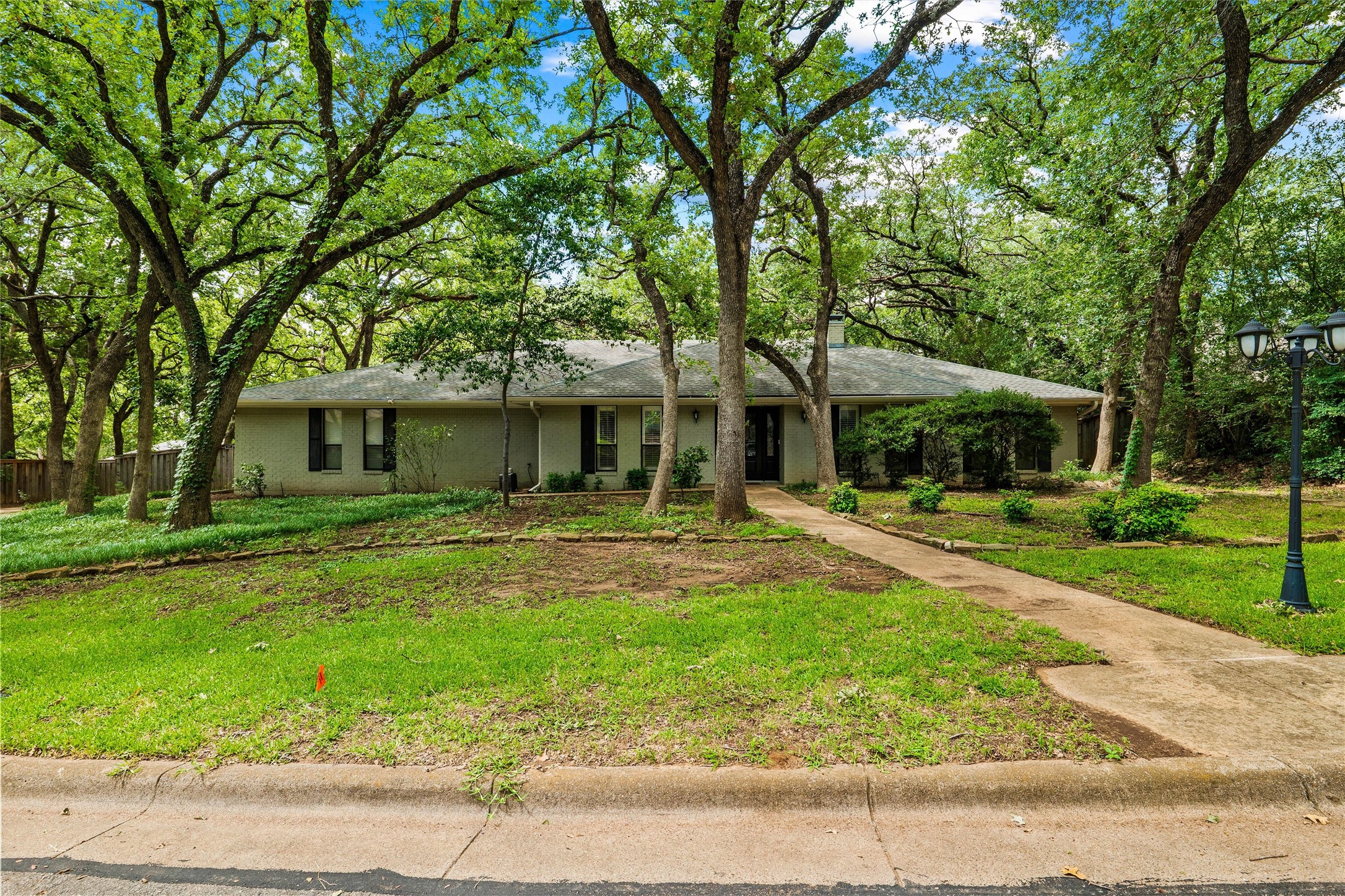 1804 Hillvalley Drive Arlington TX 76013