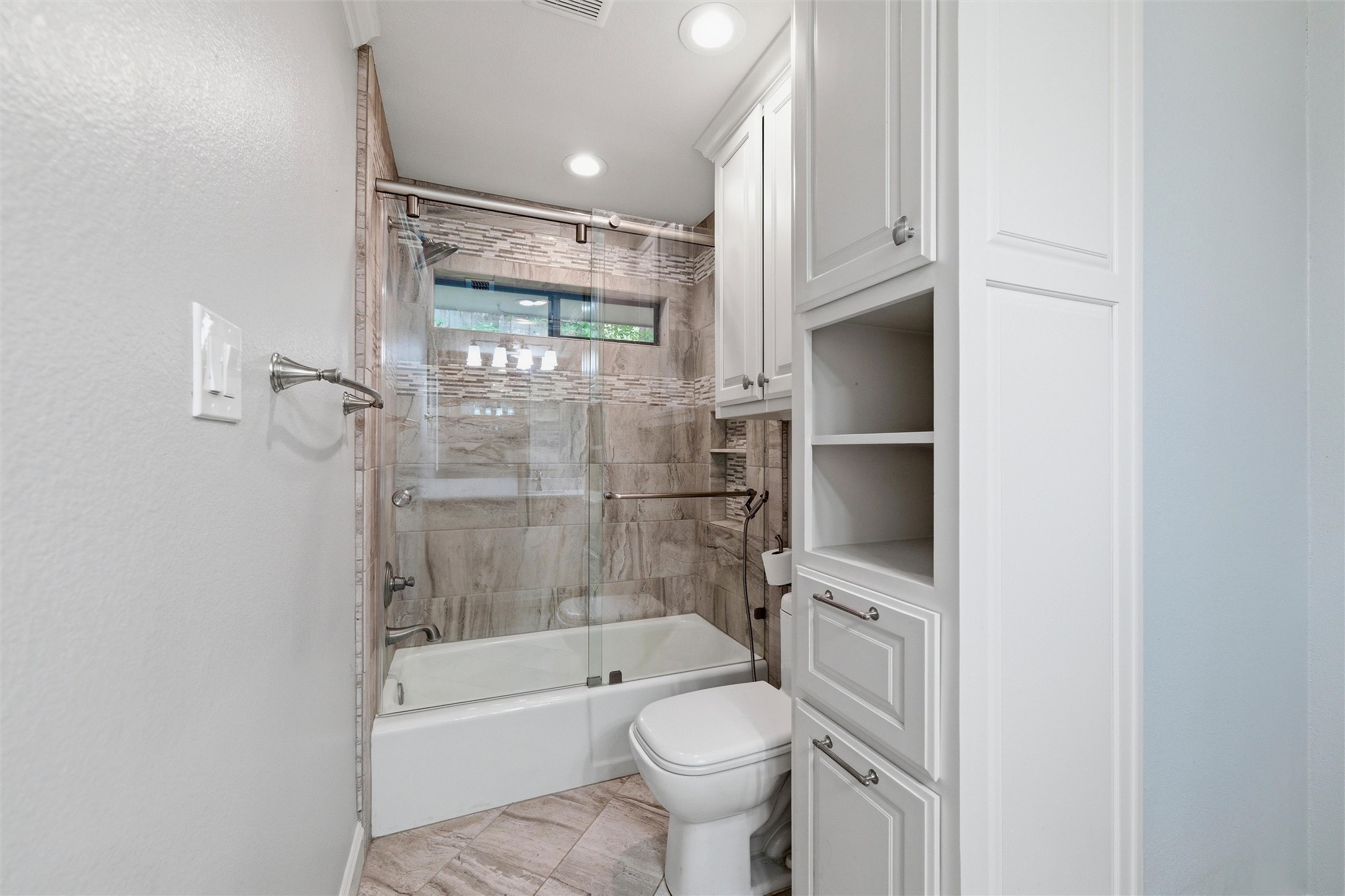 1804 Hillvalley Drive Arlington TX 76013