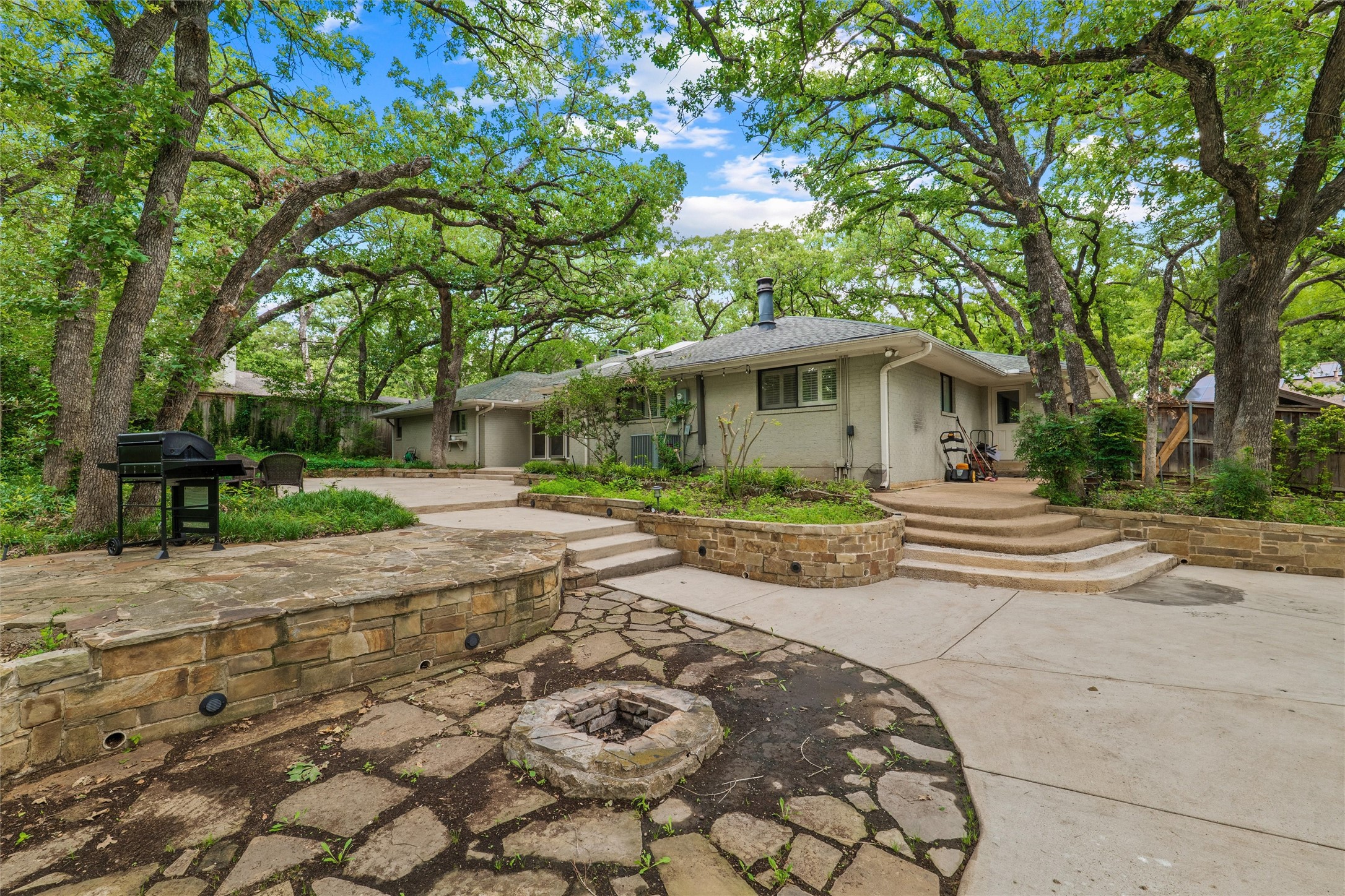 1804 Hillvalley Drive Arlington TX 76013