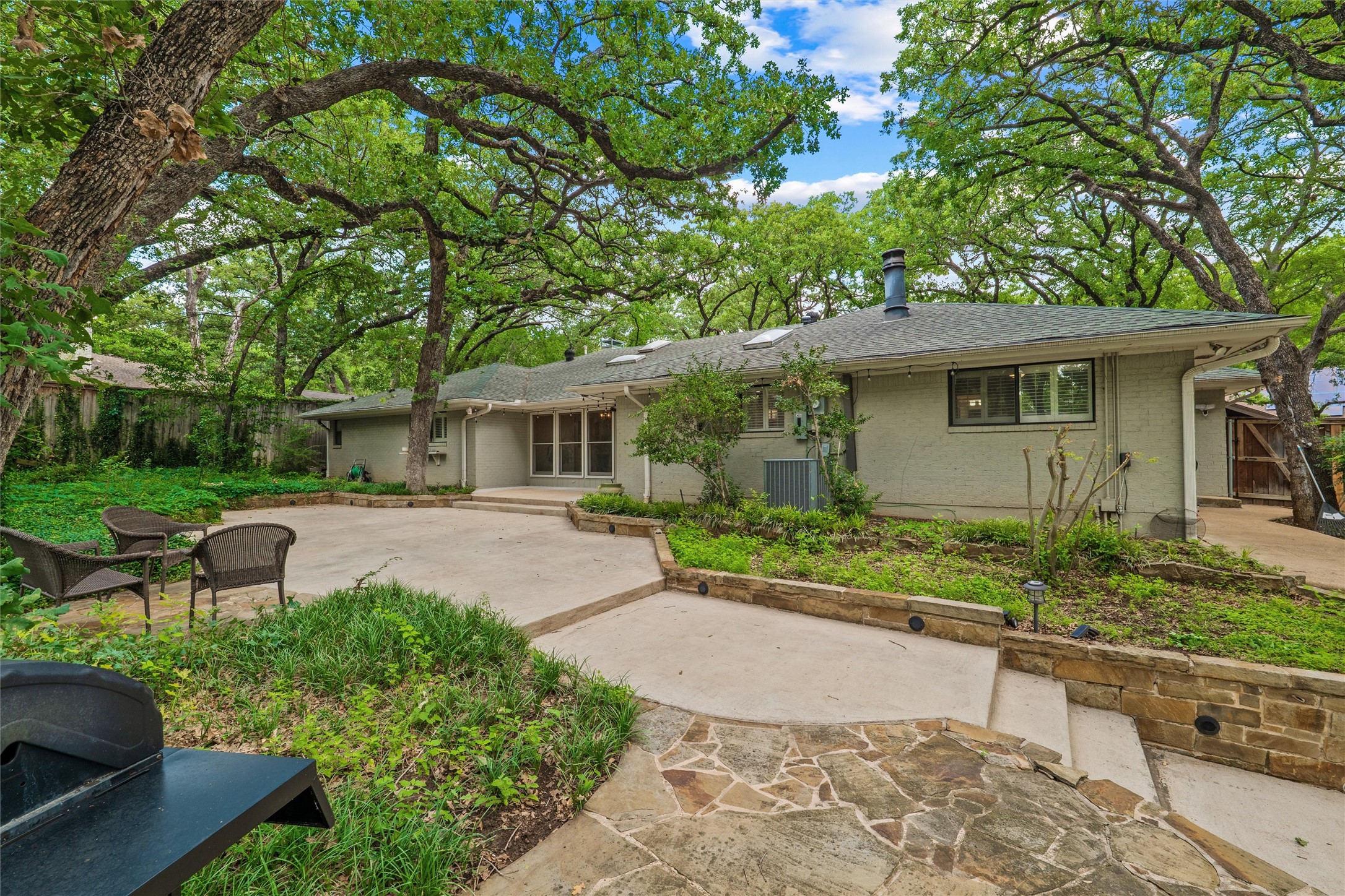 1804 Hillvalley Drive Arlington TX 76013