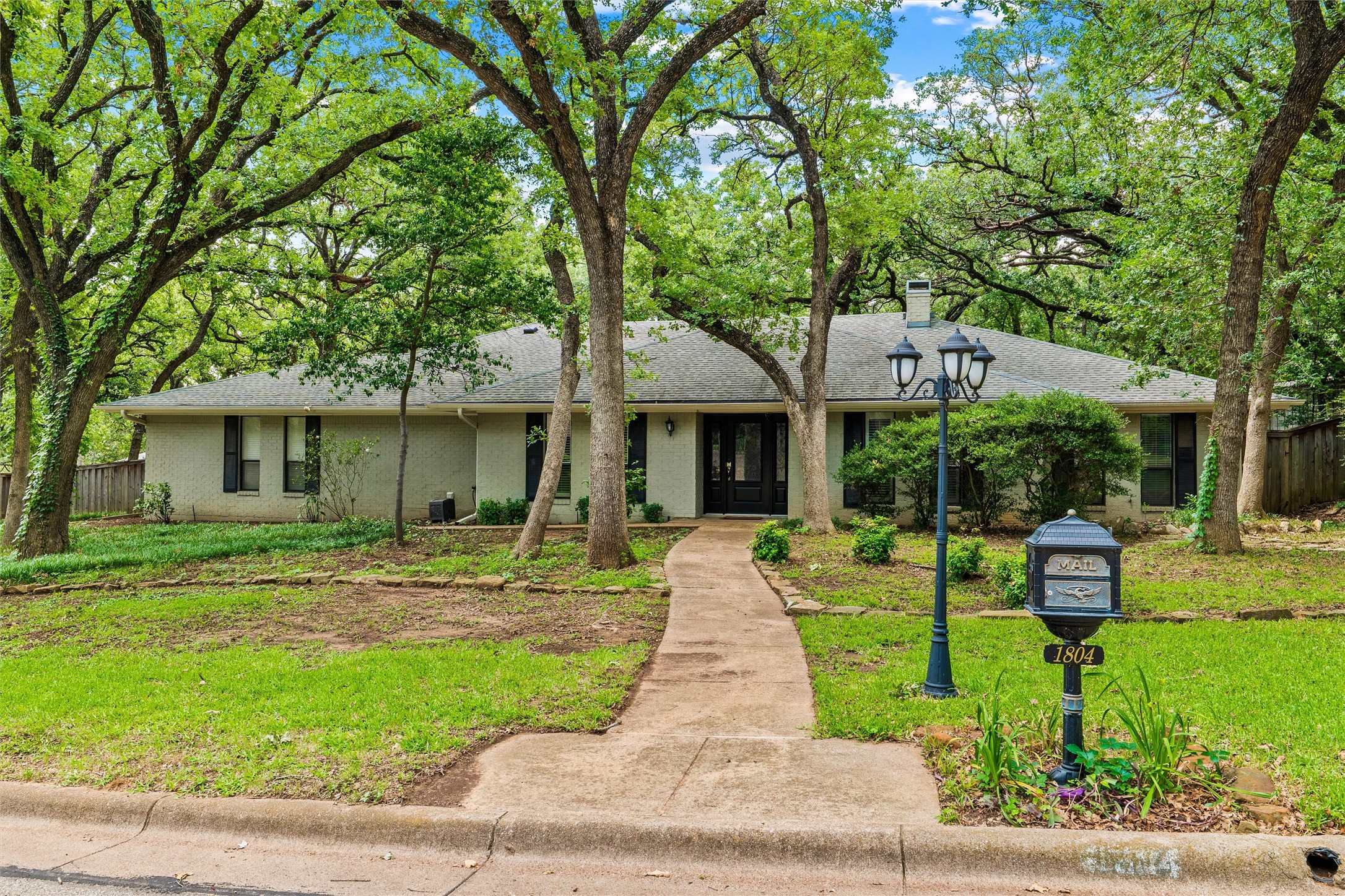 1804 Hillvalley Drive Arlington TX 76013