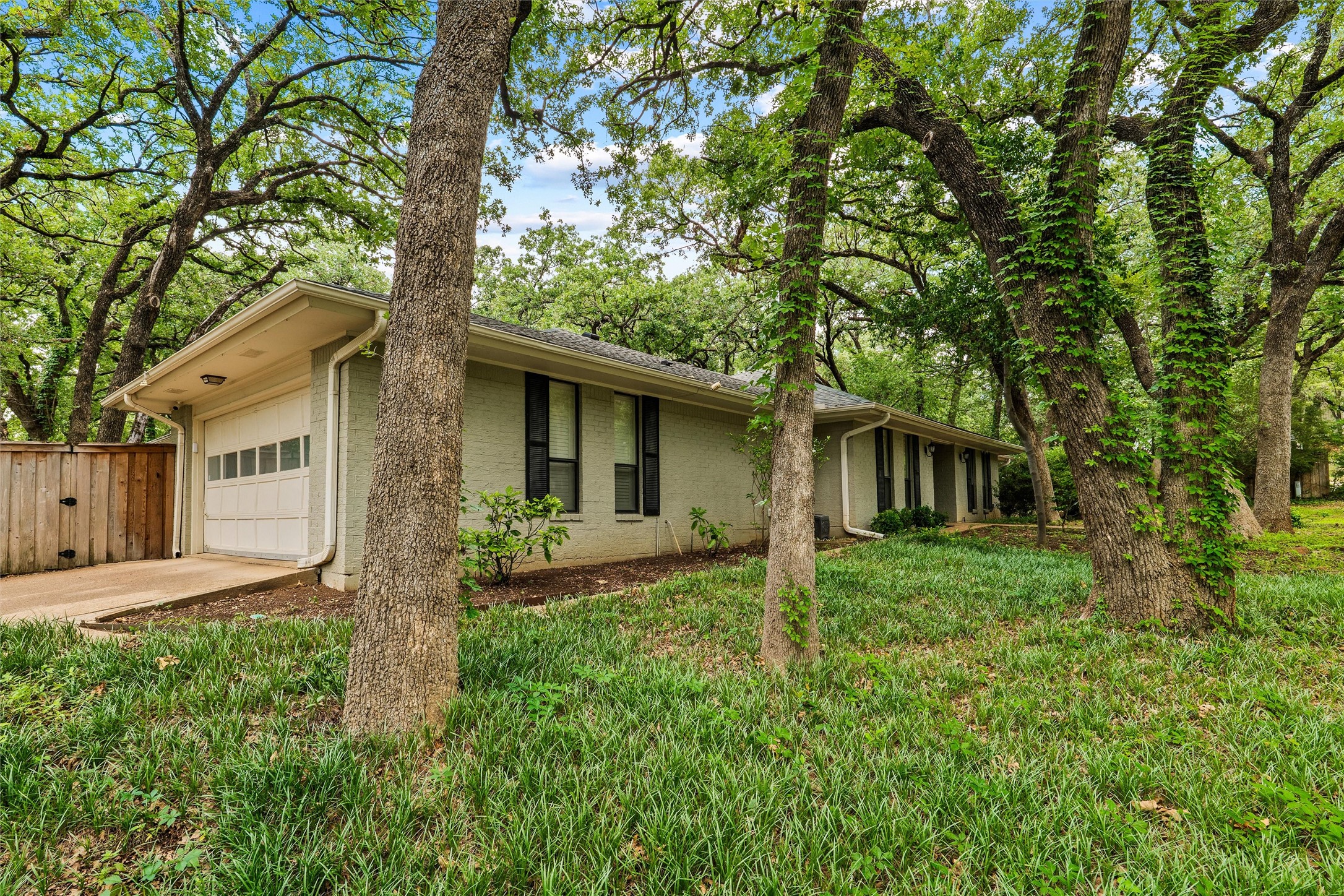1804 Hillvalley Drive Arlington TX 76013