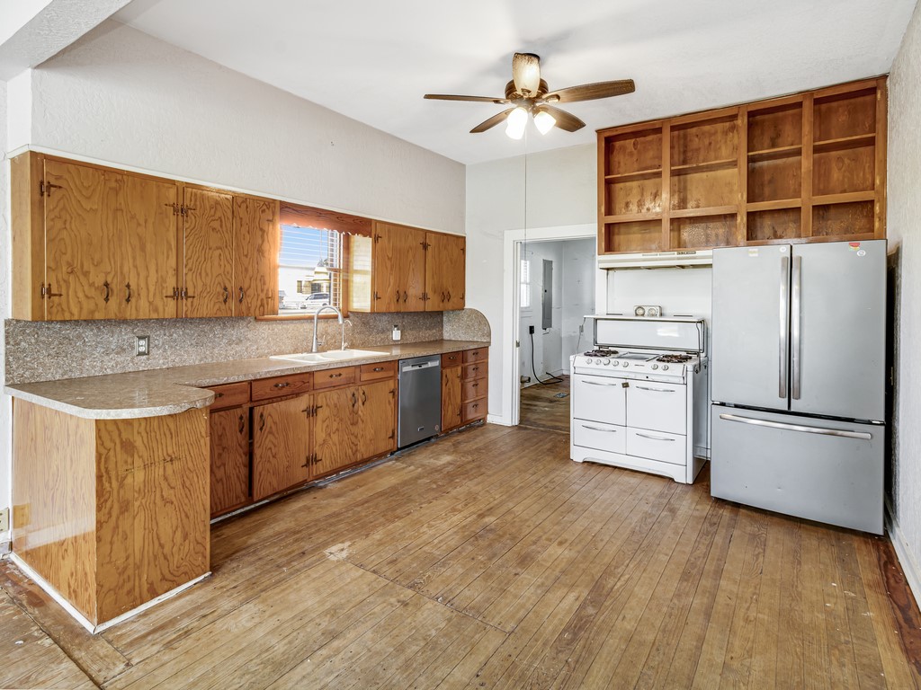 112 W Hackberry Street Malone TX 76660