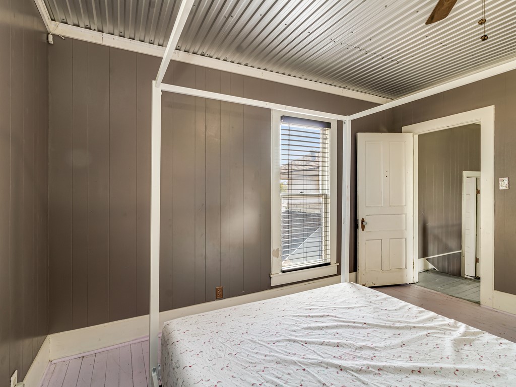112 W Hackberry Street Malone TX 76660