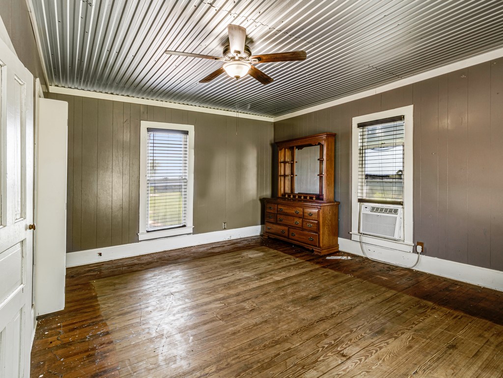 112 W Hackberry Street Malone TX 76660