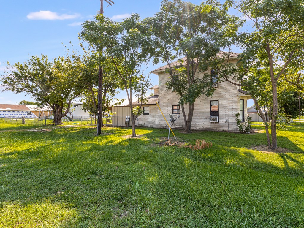 112 W Hackberry Street Malone TX 76660