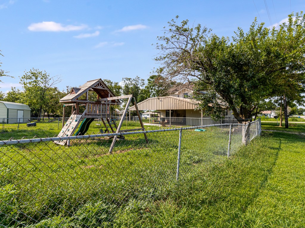 112 W Hackberry Street Malone TX 76660