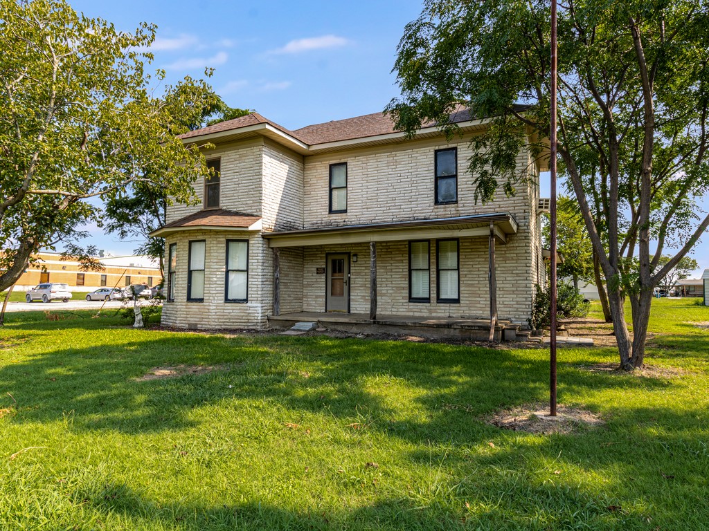 112 W Hackberry Street Malone TX 76660