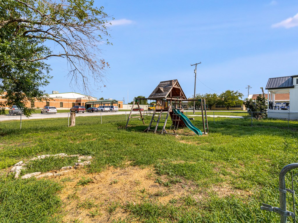 112 W Hackberry Street Malone TX 76660