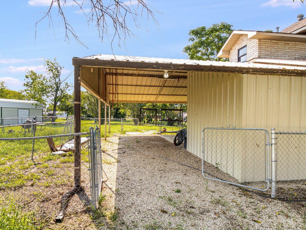 112 W Hackberry Street Malone TX 76660