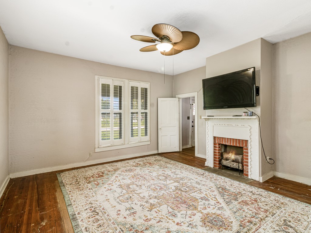 112 W Hackberry Street Malone TX 76660