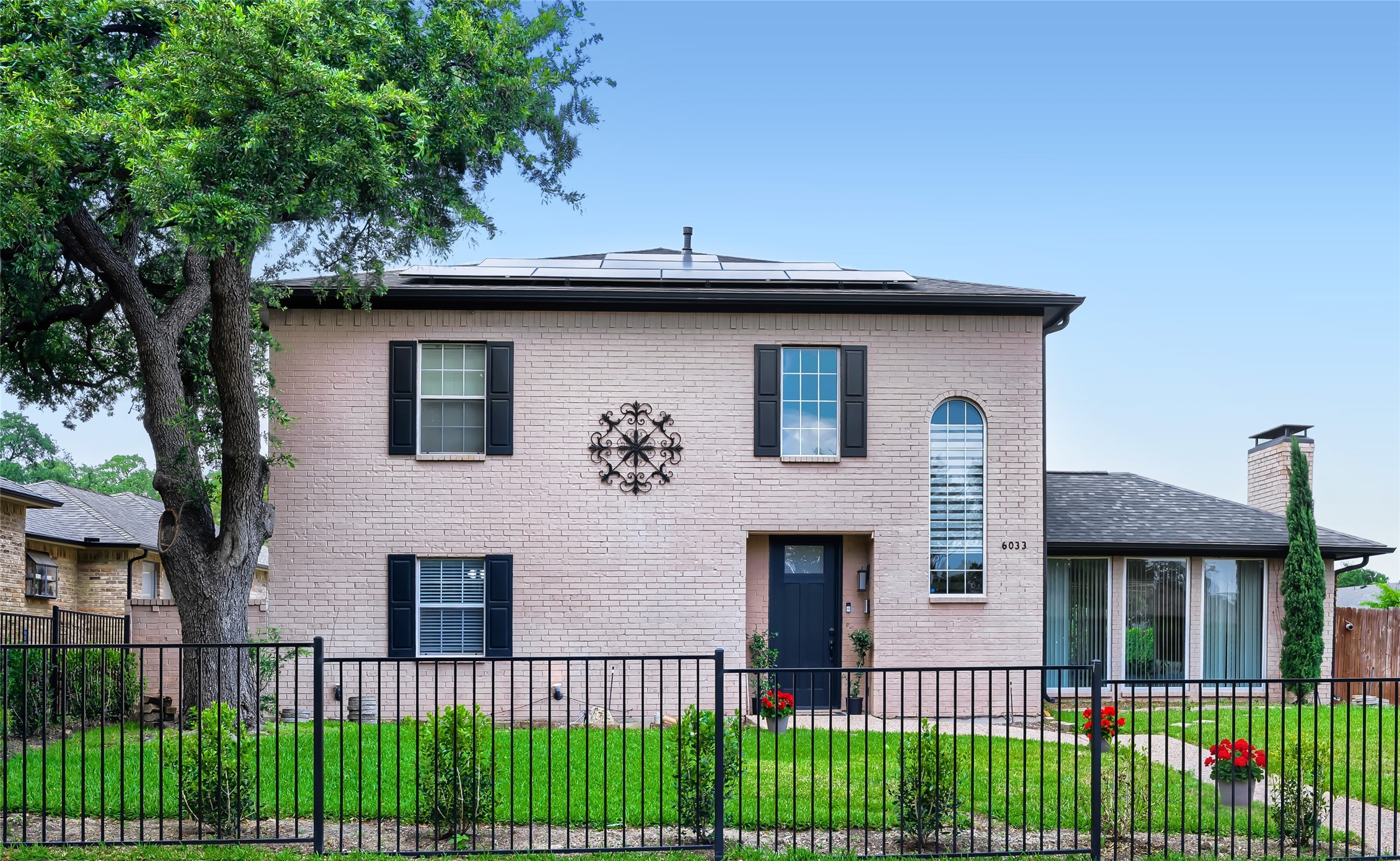 6033 Daven Oaks Drive Dallas TX 75248