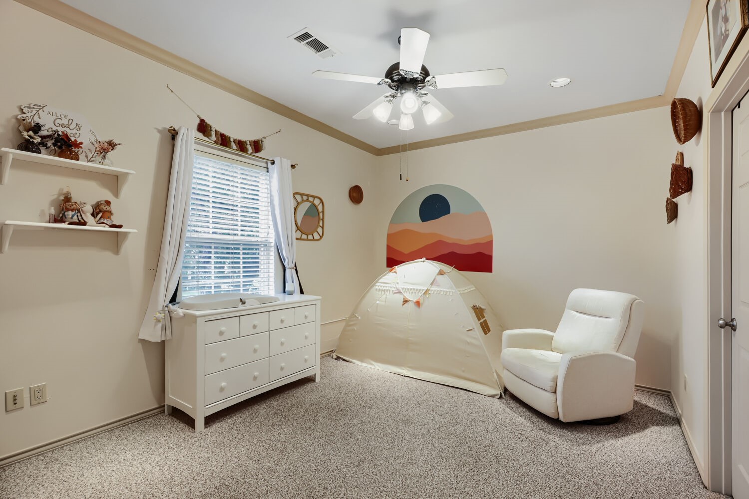 6033 Daven Oaks Drive Dallas TX 75248