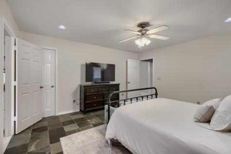 6033 Daven Oaks Drive Dallas TX 75248
