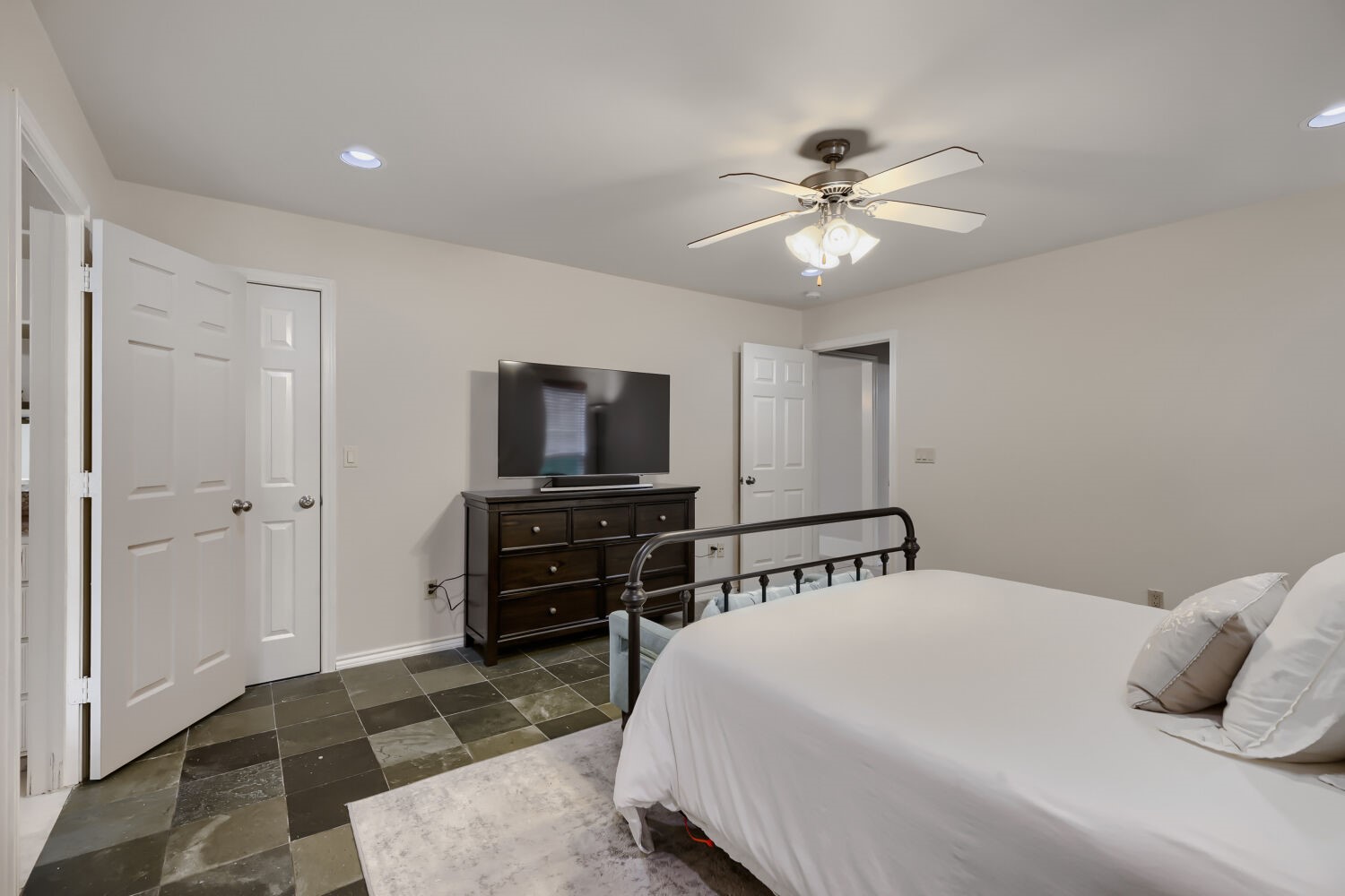 6033 Daven Oaks Drive Dallas TX 75248