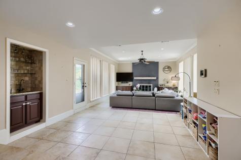 6033 Daven Oaks Drive Dallas TX 75248