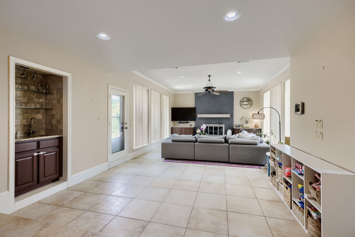 6033 Daven Oaks Drive Dallas TX 75248