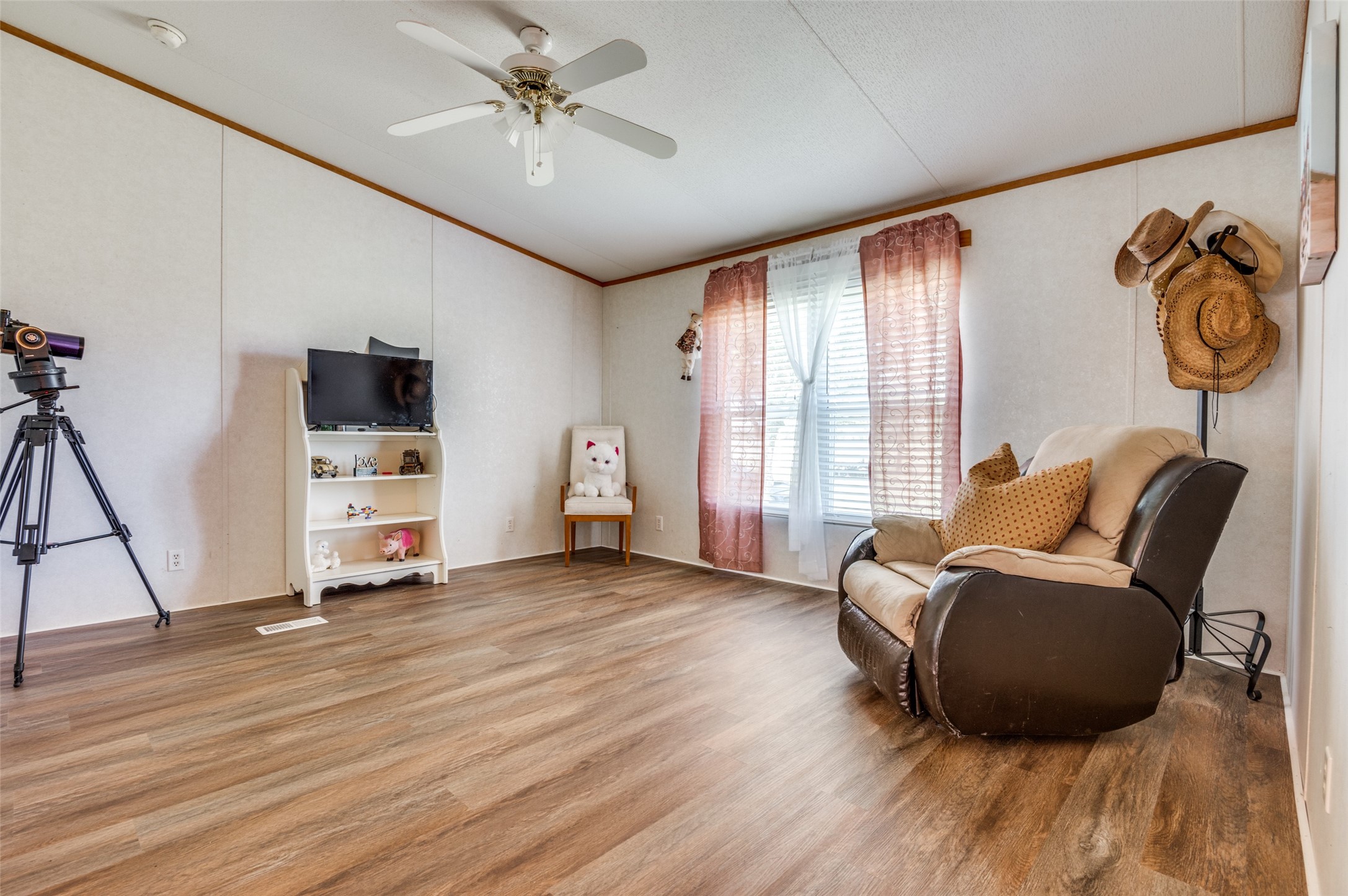 9121 NE County Road 2170 Powell TX 75153