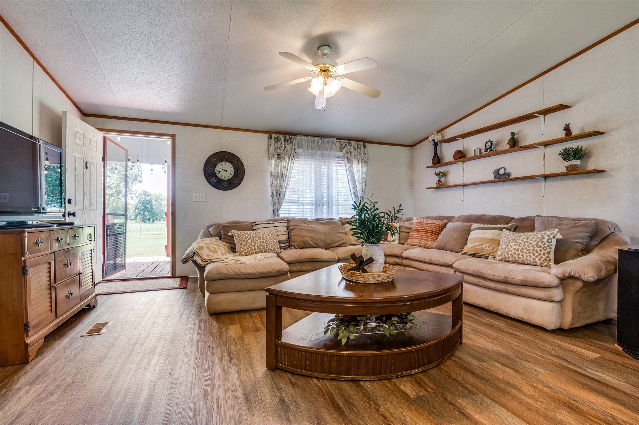 9121 NE County Road 2170 Powell TX 75153