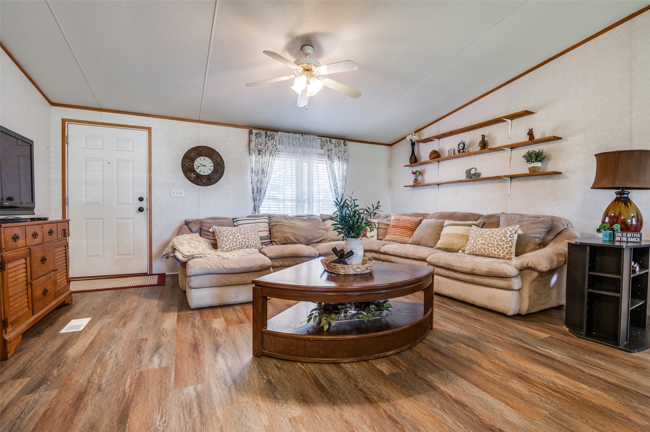 9121 NE County Road 2170 Powell TX 75153