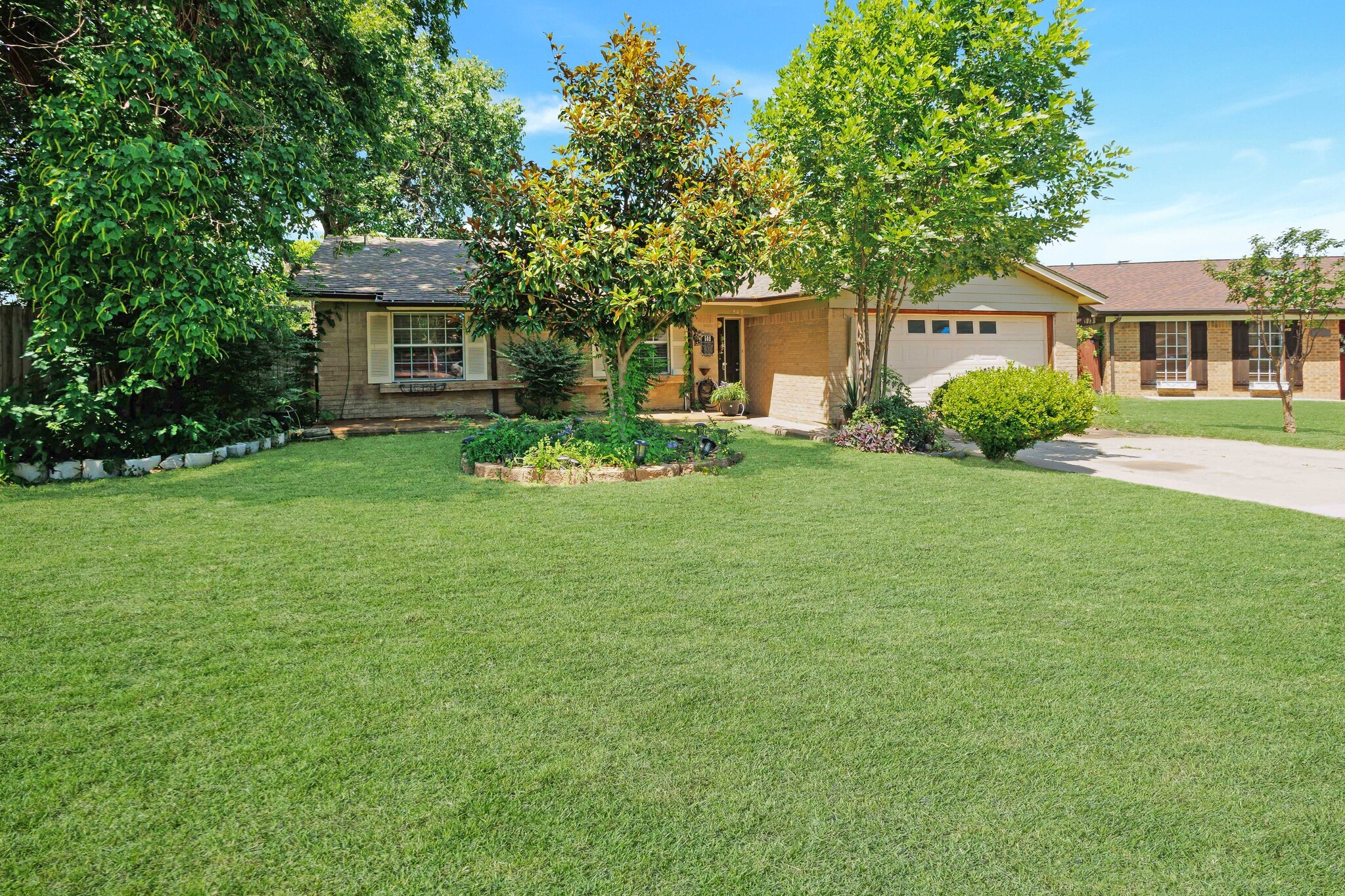 509 E Phillip Court Grand Prairie TX 75051