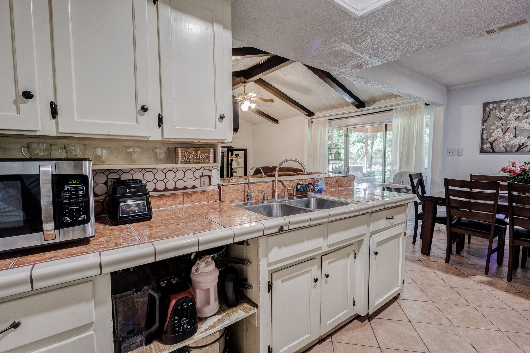 509 E Phillip Court Grand Prairie TX 75051