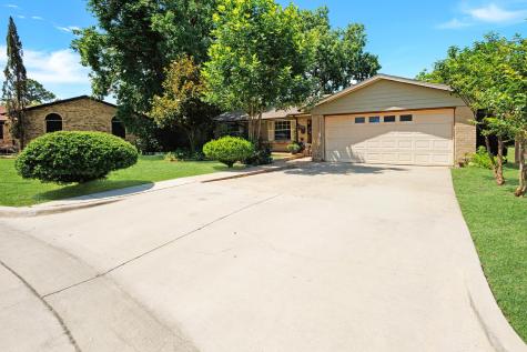 509 E Phillips Court Grand Prairie TX 75051
