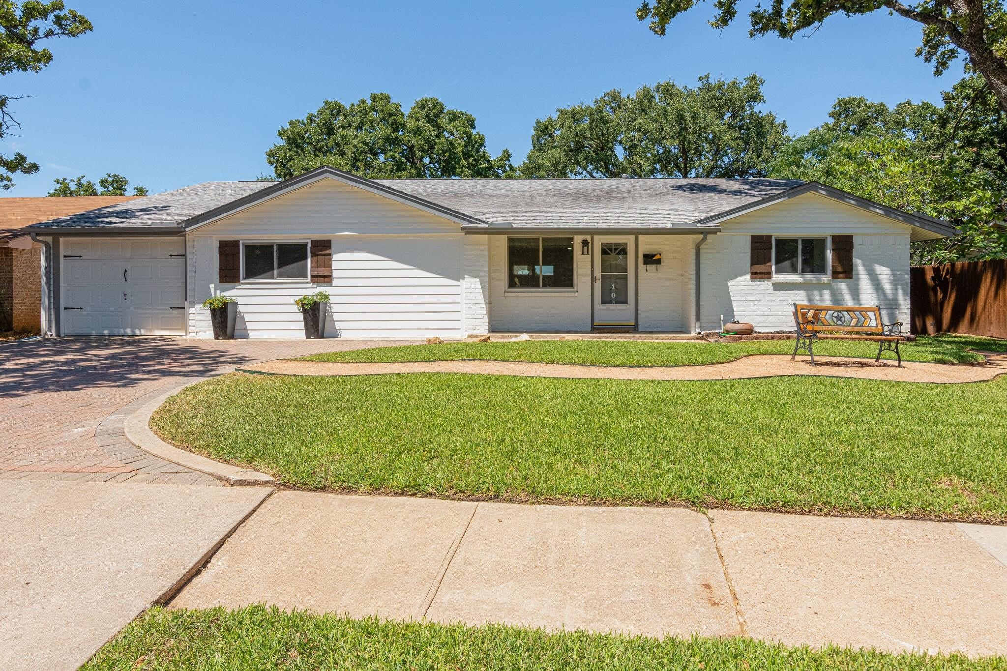 1044 Meadowbrook Drive Grapevine TX 76051