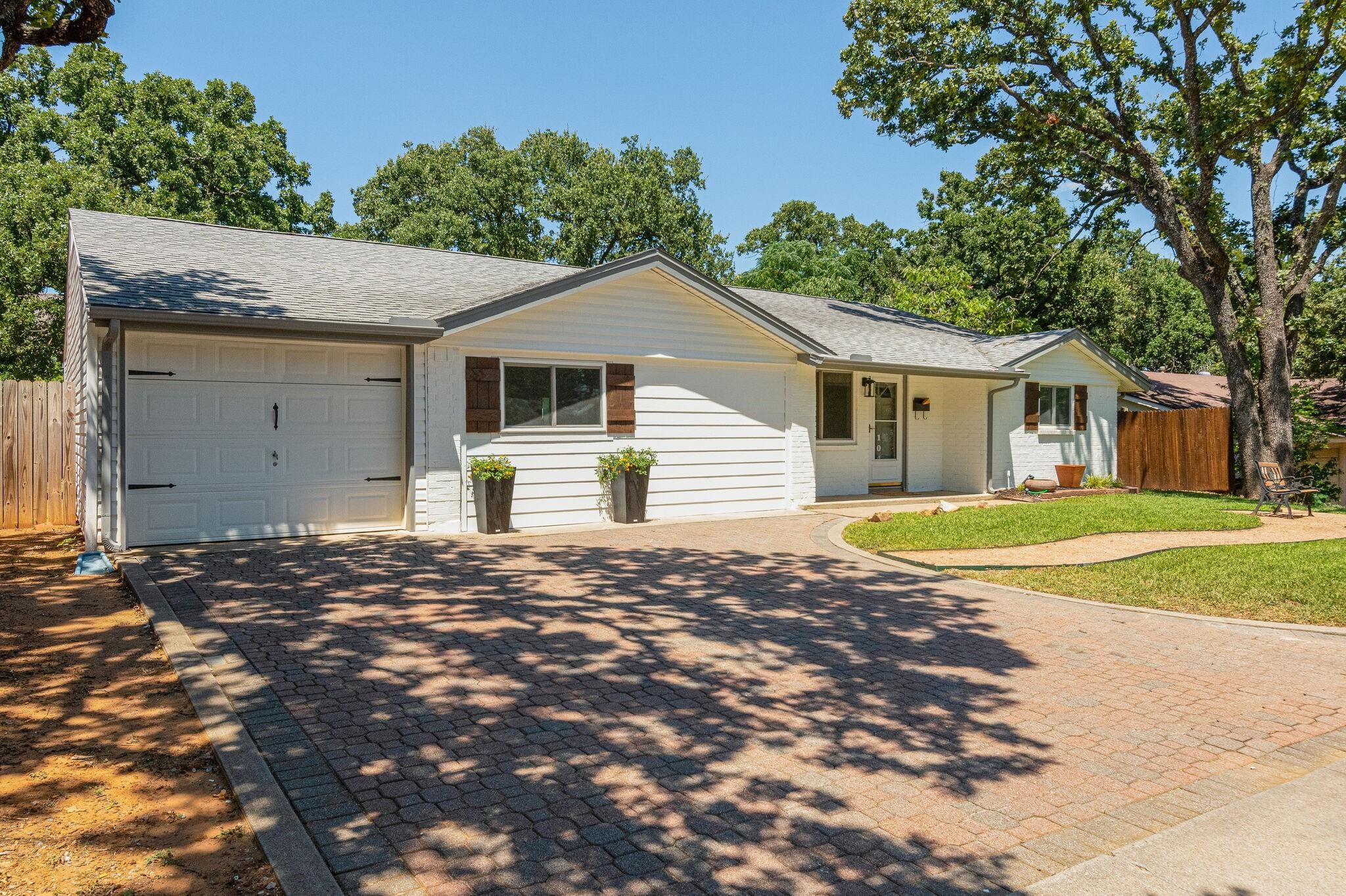 1044 Meadowbrook Drive Grapevine TX 76051