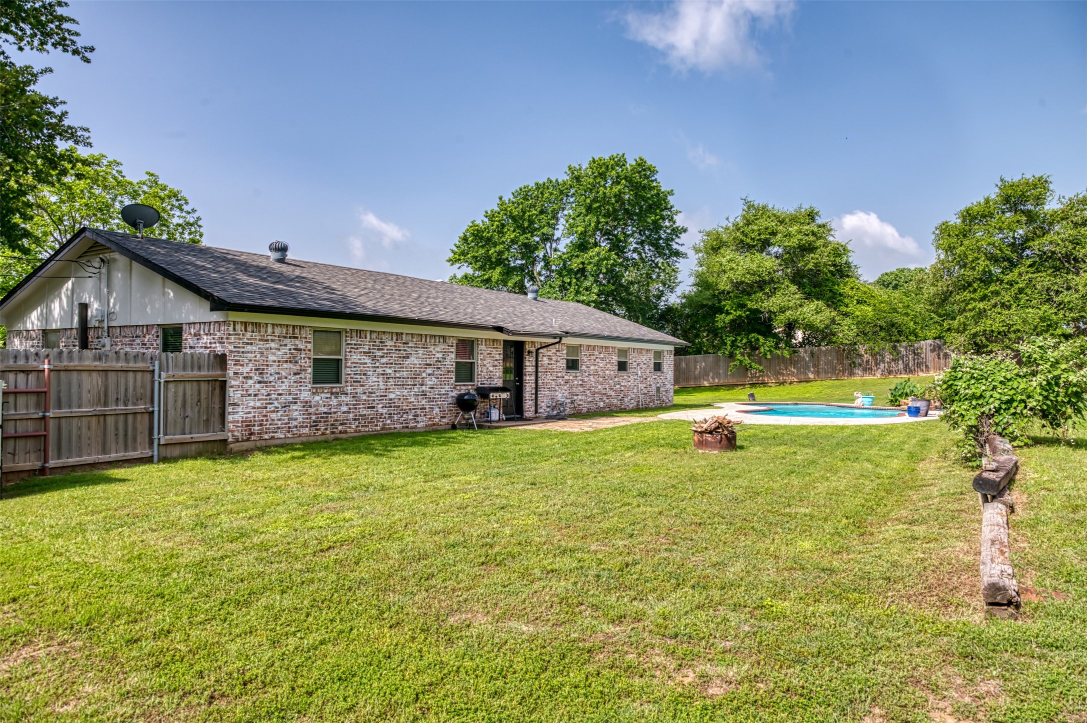 2268 Tanglewood Street Weatherford TX 76085