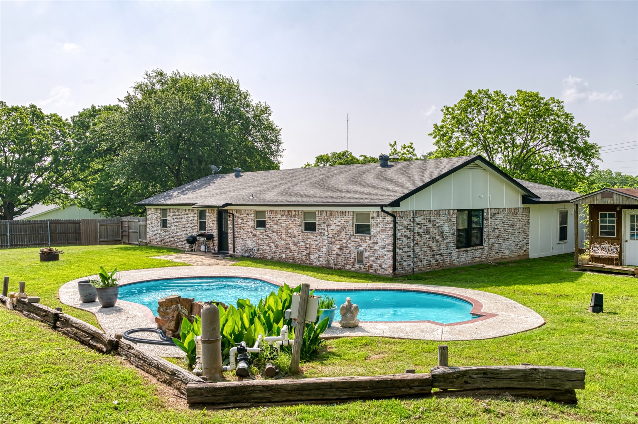 2268 Tanglewood Street Weatherford TX 76085
