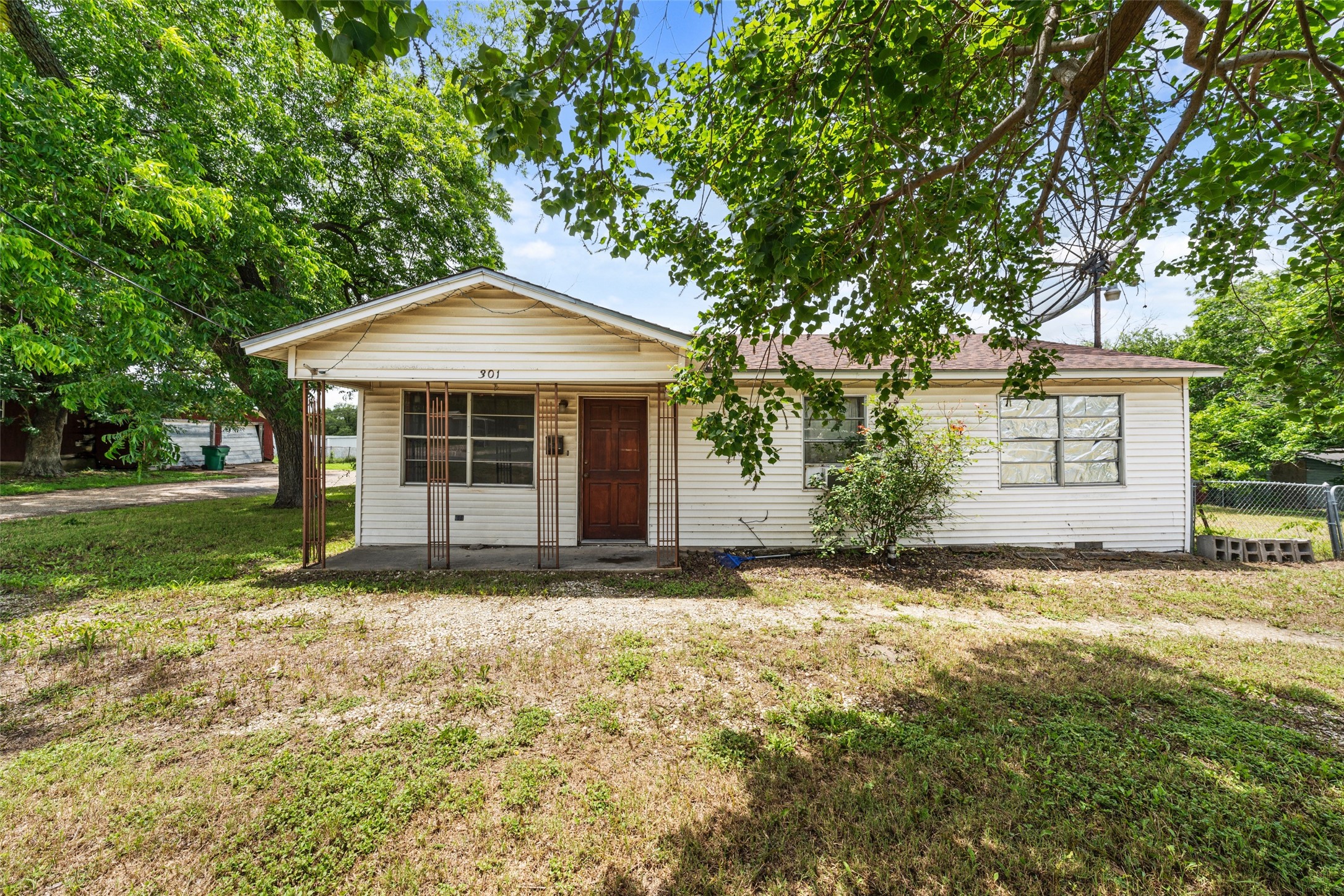 301 N Commerce Street Mart TX 76664
