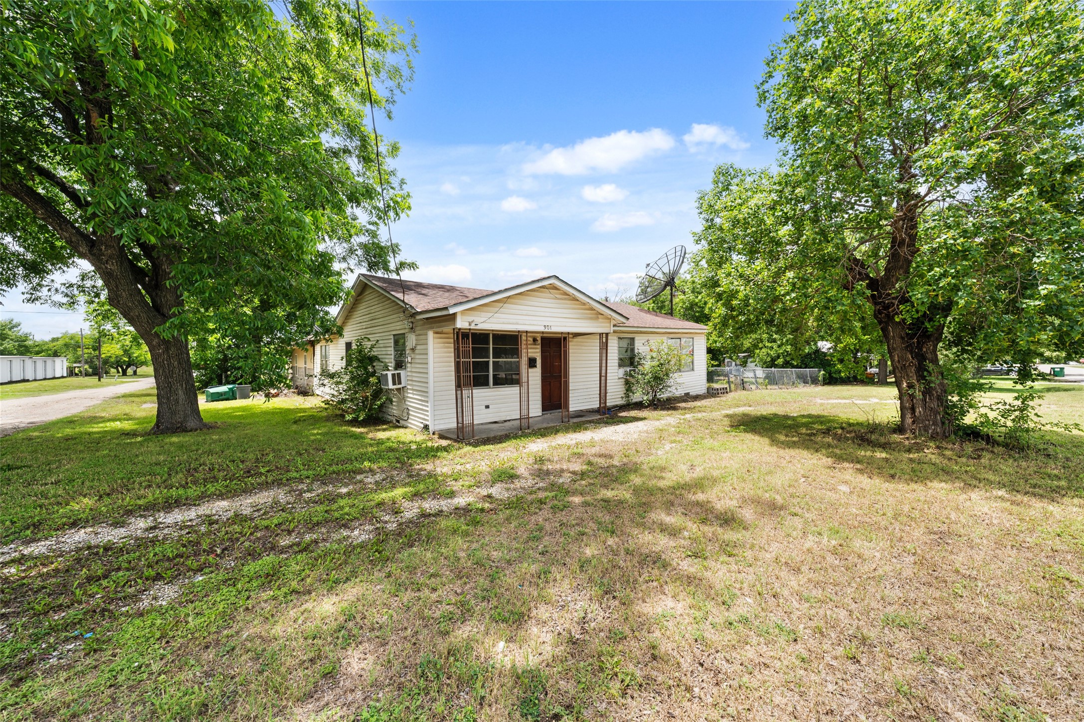 301 N Commerce Street Mart TX 76664