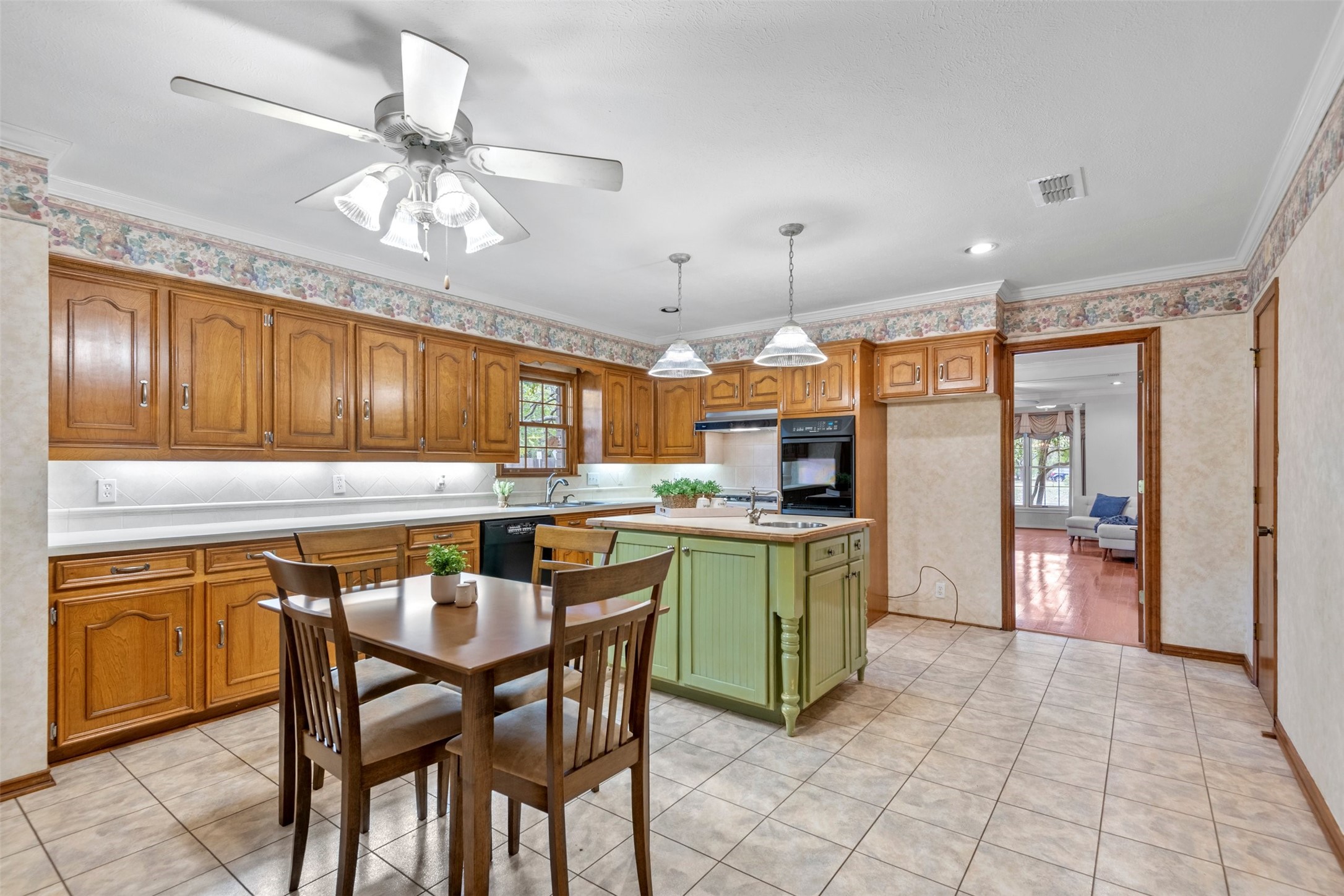 529 N Grand Avenue Waxahachie TX 75165