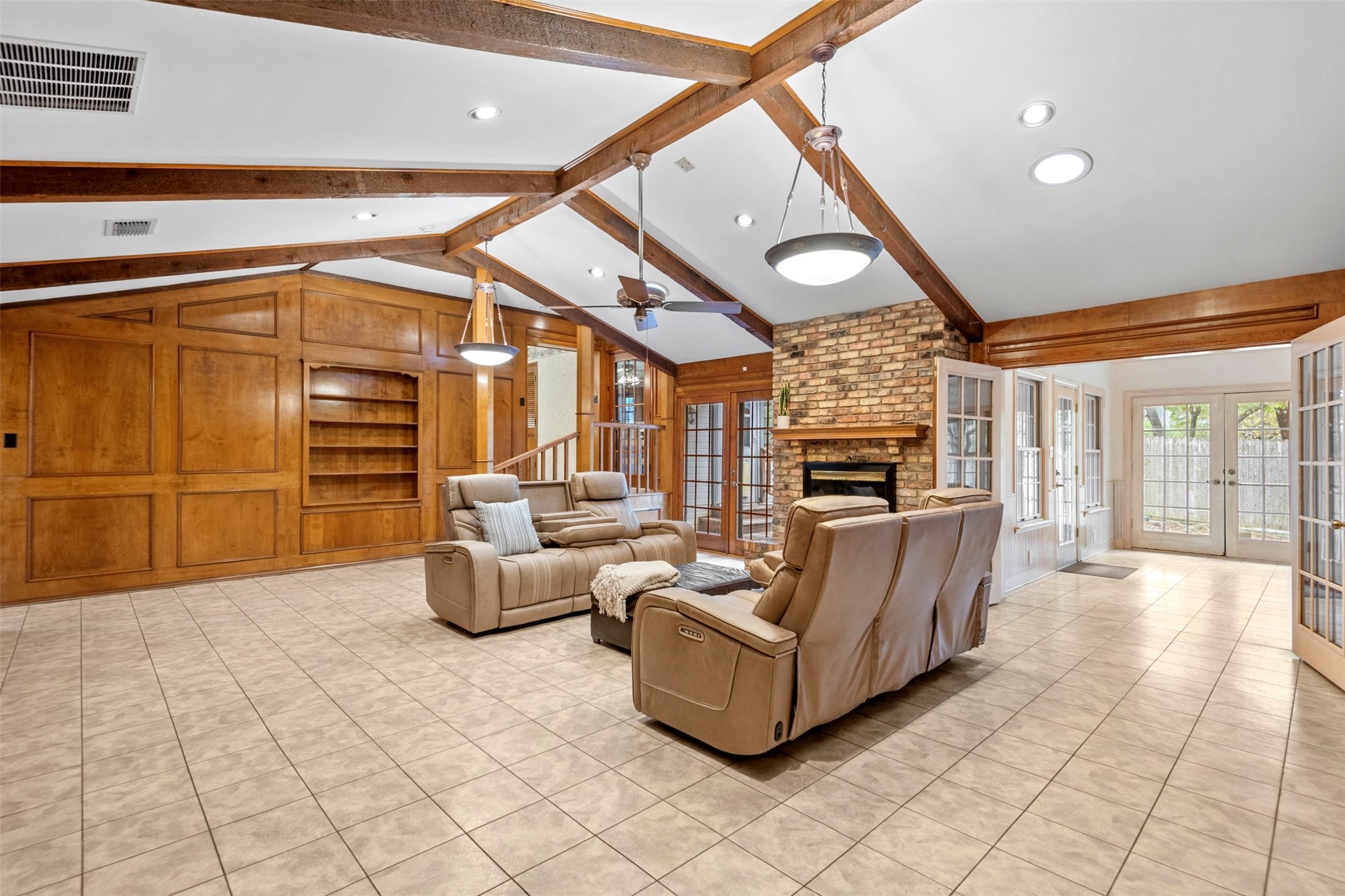 529 N Grand Avenue Waxahachie TX 75165