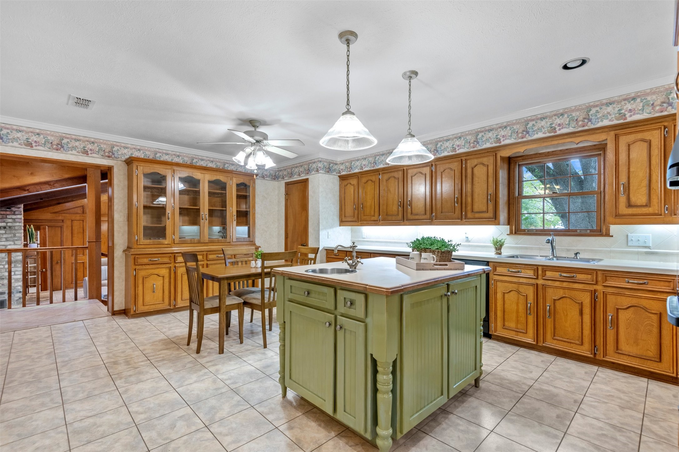 529 N Grand Avenue Waxahachie TX 75165