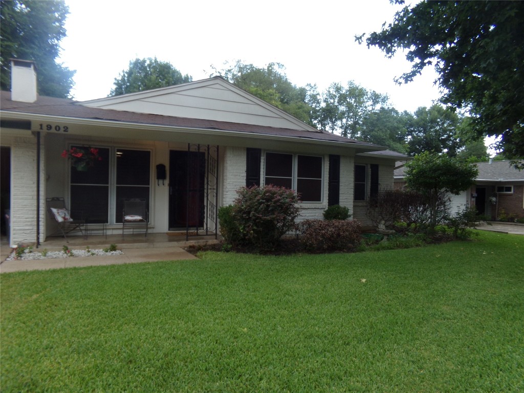1902 Valley Lane Arlington TX 76013