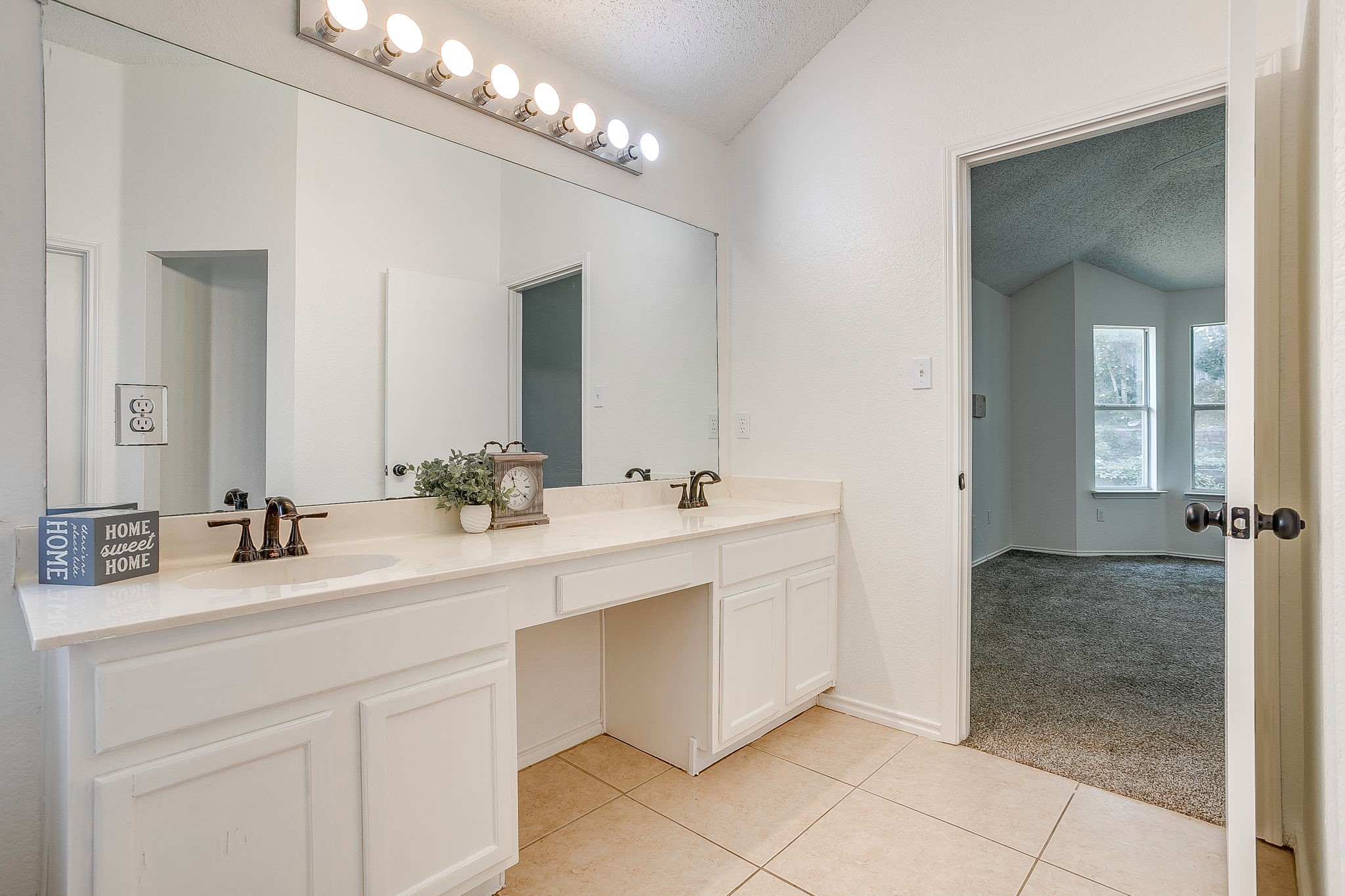1104 Angel Fire Lane Arlington TX 76001