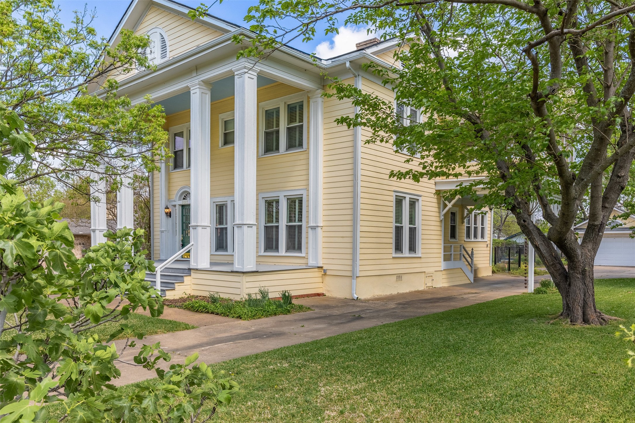 1017 N Woods Street Sherman TX 75092