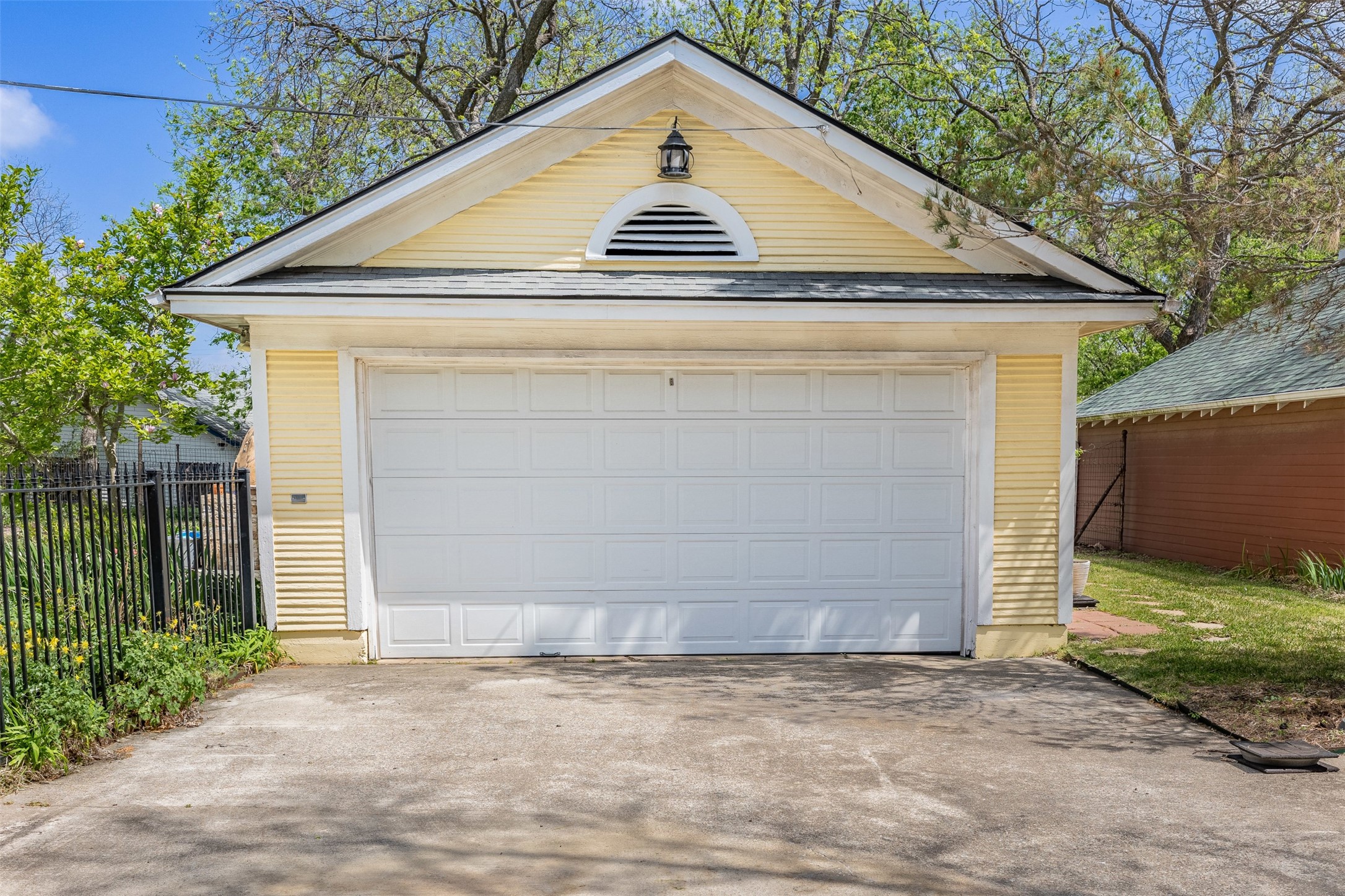 1017 N Woods Street Sherman TX 75092