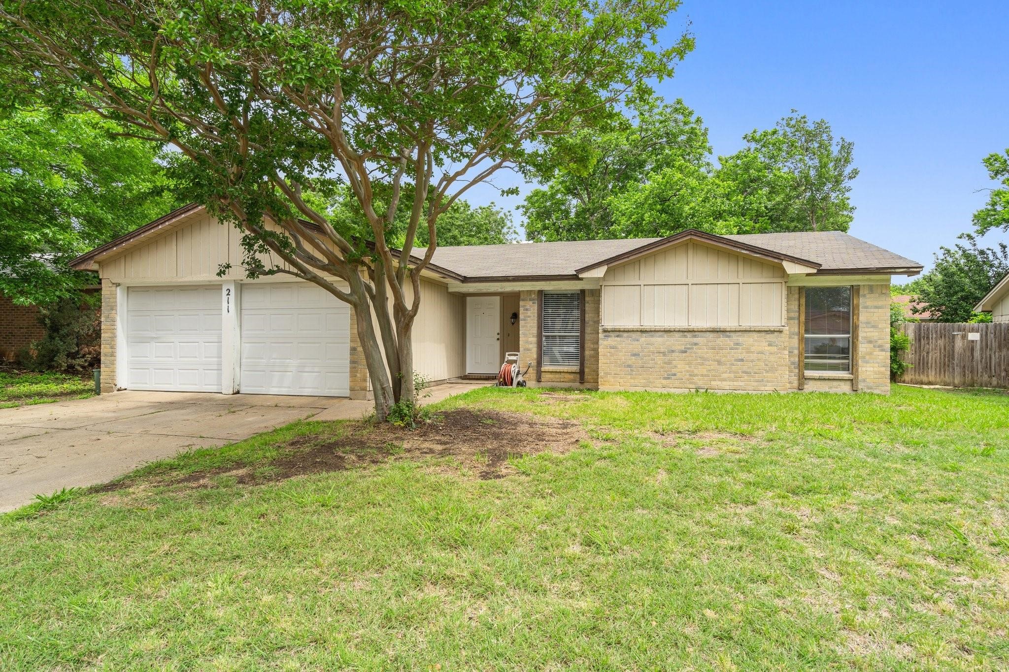 211 Volunteer Drive Arlington TX 76014