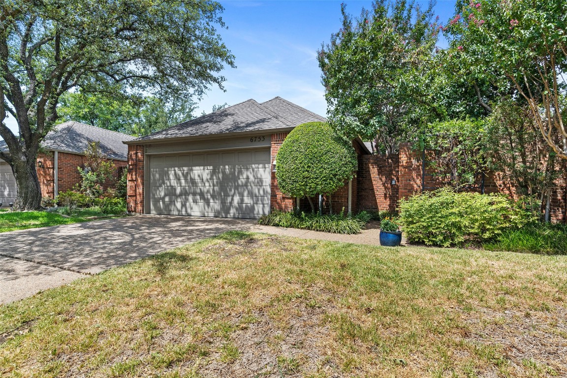 6753 Northcreek Lane Dallas TX 75240