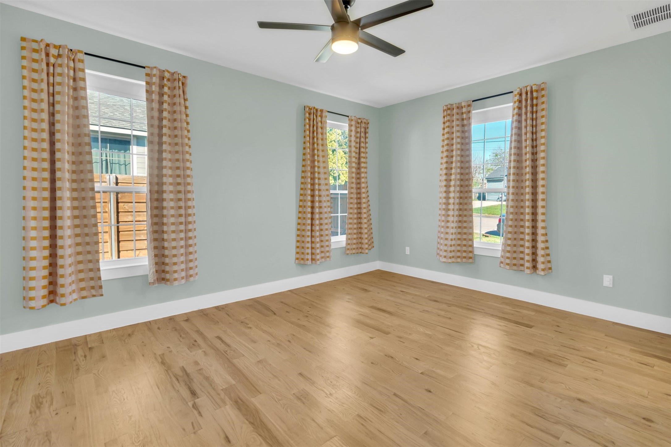 1723 N Edgefield Avenue Dallas TX 75208