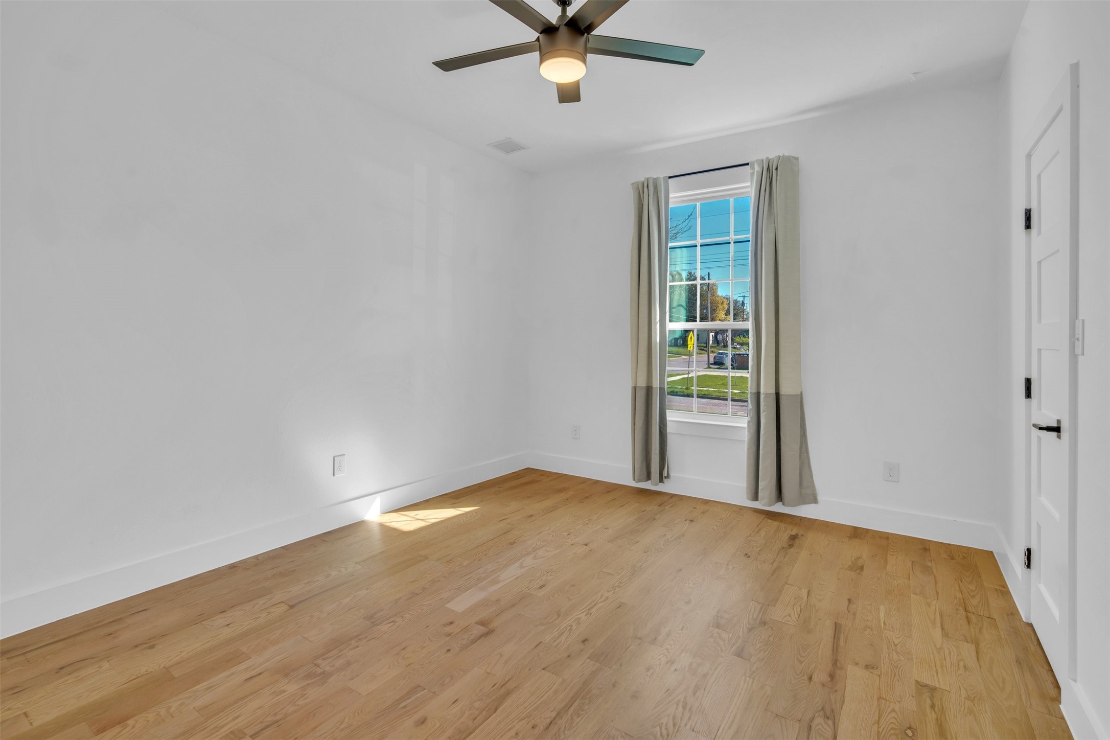 1723 N Edgefield Avenue Dallas TX 75208
