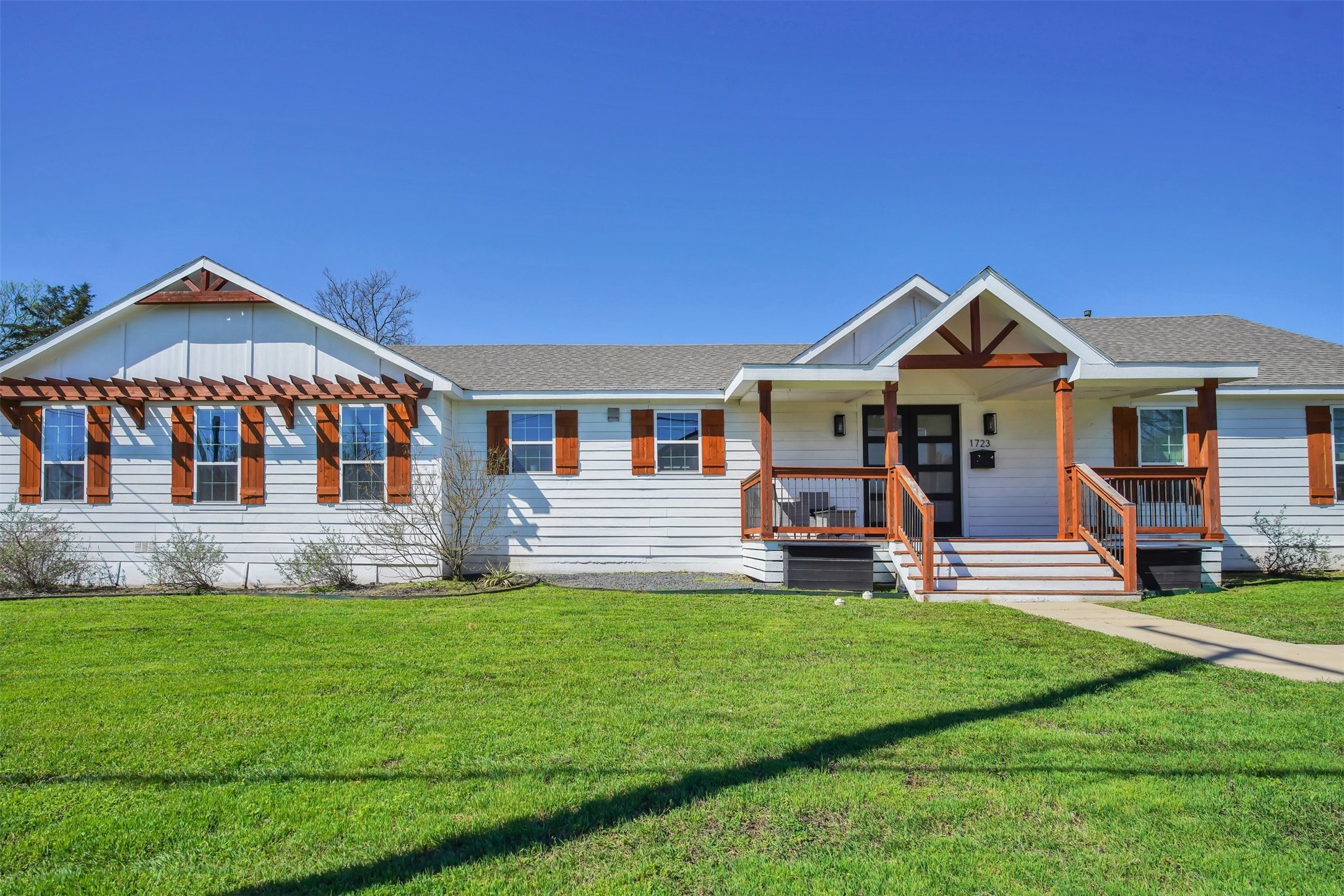 1723 N Edgefield Avenue Dallas TX 75208