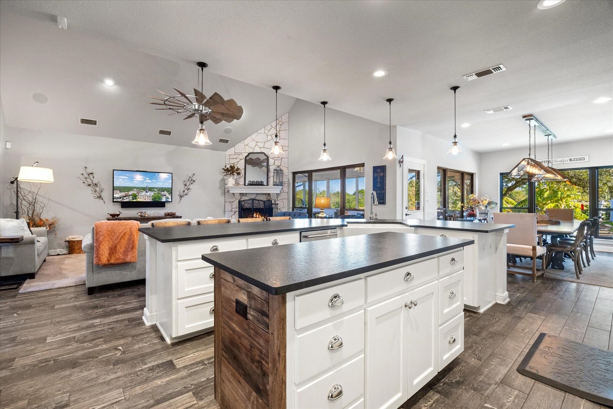 2560 Shady Oaks Circle Glen Rose TX 76043