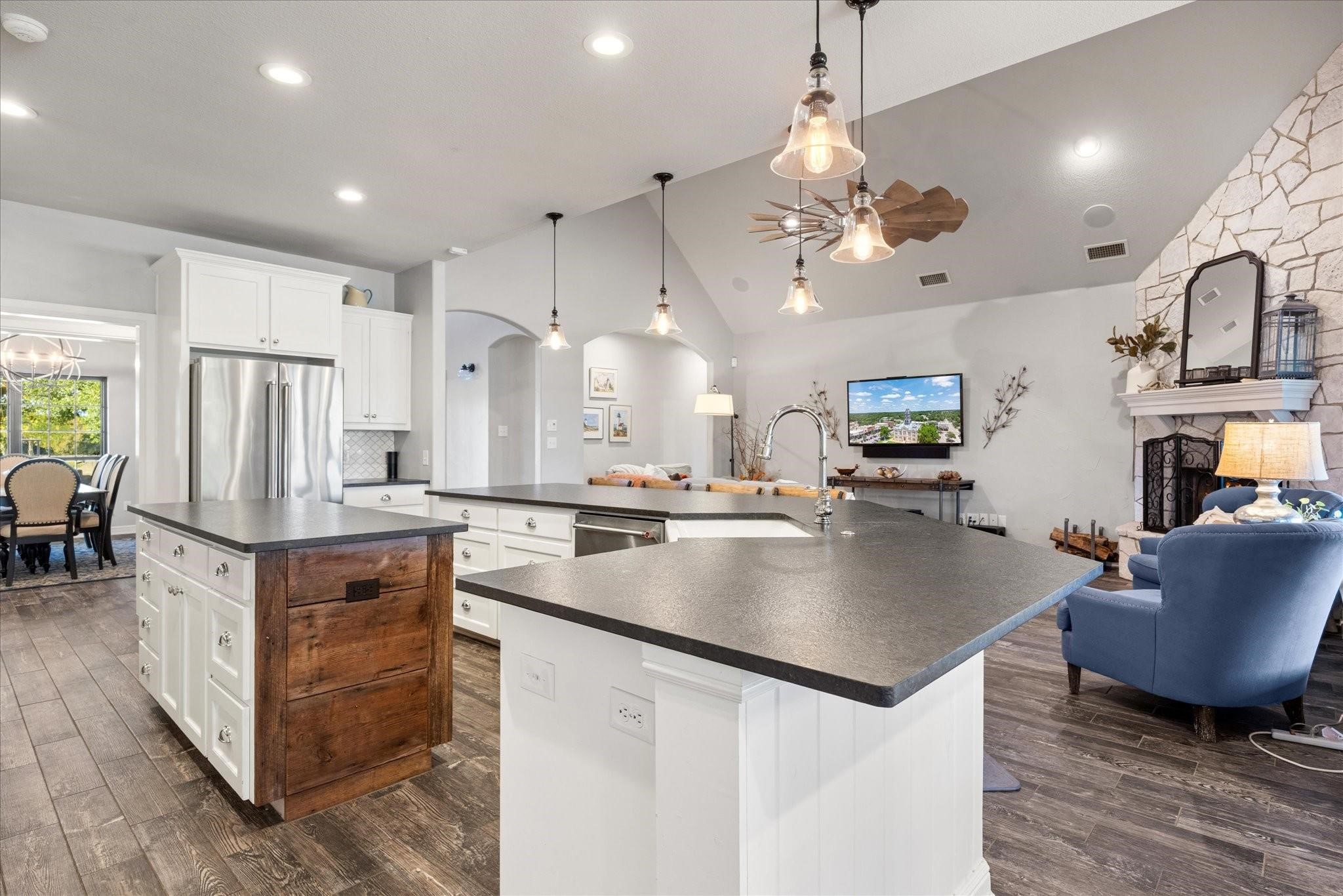 2560 Shady Oaks Circle Glen Rose TX 76043