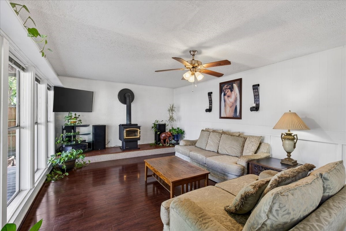 1529 Oak Shore Drive Tool TX 75143