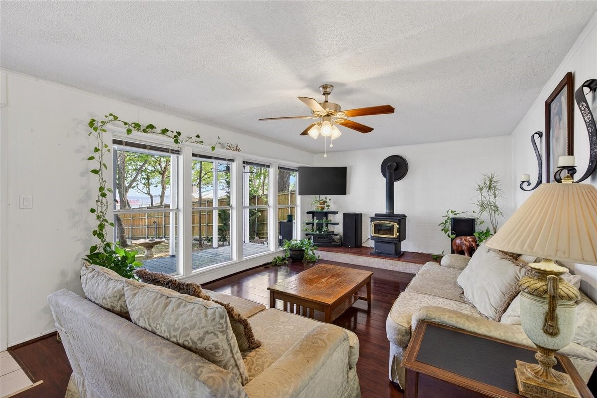1529 Oak Shore Drive Tool TX 75143