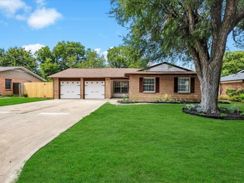 332 SW Dian Street Burleson TX 76028